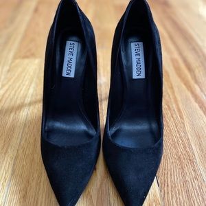 Black Steve Madden’s Daisie stilettos